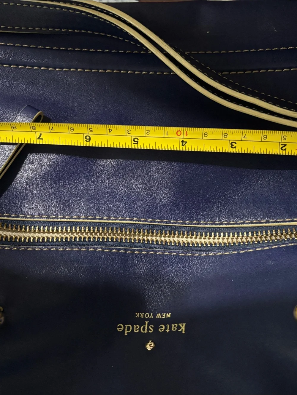 Kate Spade handbag/shoulder bag is a great accessory fun or professional use.